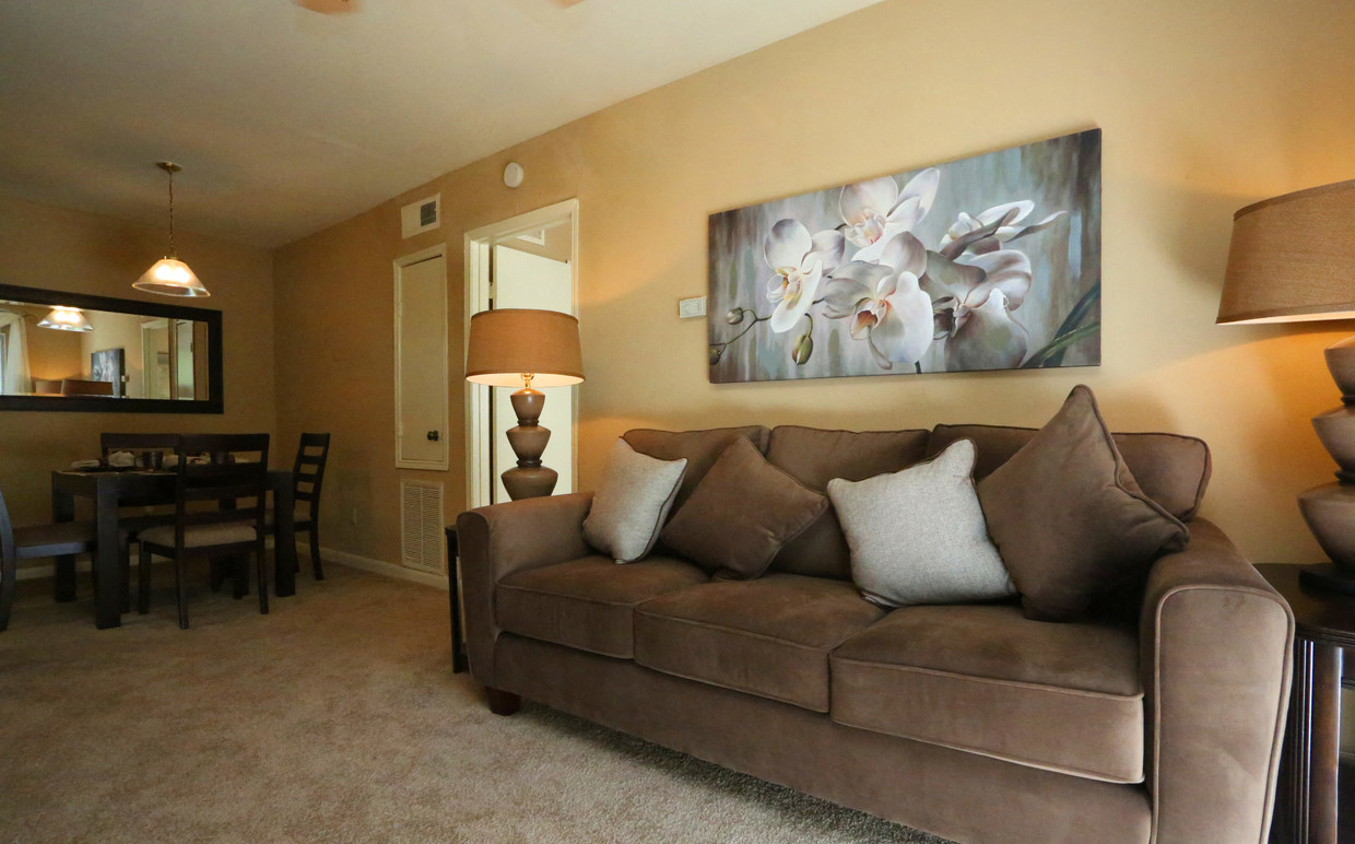 Arbors at Town Square Apartments in Pasadena, TX